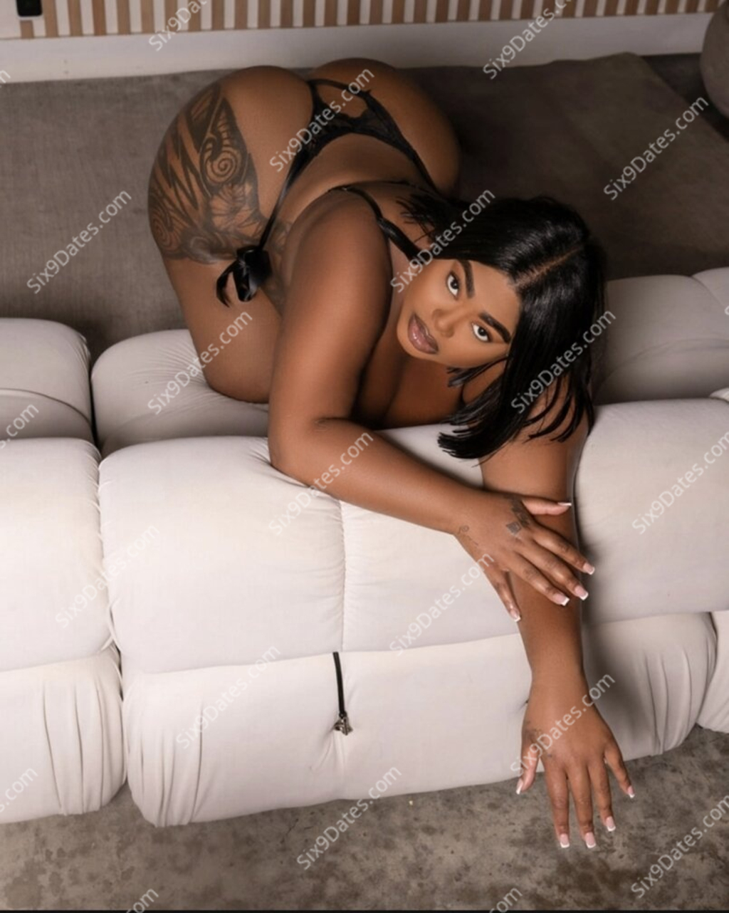 London Brooke photo 1