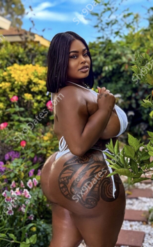 London Brooke photo 3